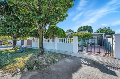 462 E 39th Street Hialeah FL 33013