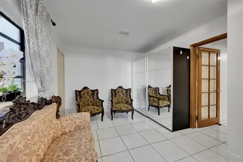 462 E 39th Street Hialeah FL 33013