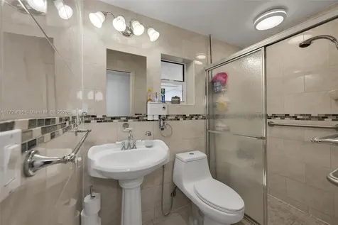462 E 39th Street Hialeah FL 33013