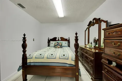 462 E 39th Street Hialeah FL 33013