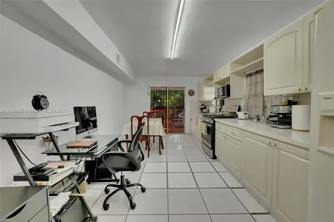 462 E 39th Street Hialeah FL 33013