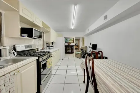 462 E 39th Street Hialeah FL 33013