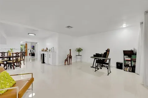 462 E 39th Street Hialeah FL 33013
