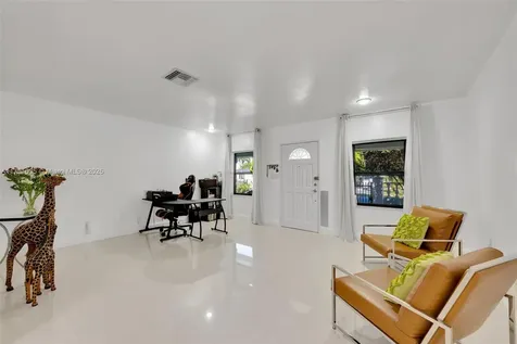 462 E 39th Street Hialeah FL 33013