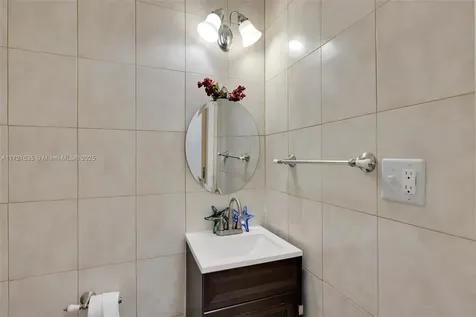 462 E 39th Street Hialeah FL 33013