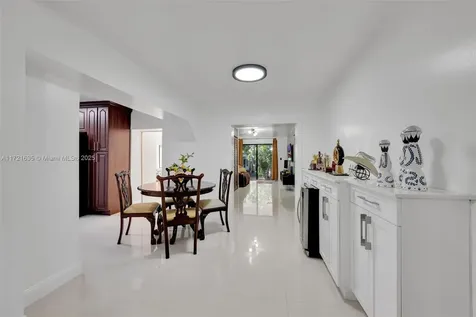 462 E 39th Street Hialeah FL 33013