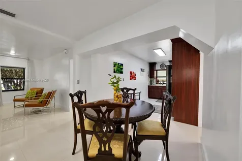 462 E 39th Street Hialeah FL 33013