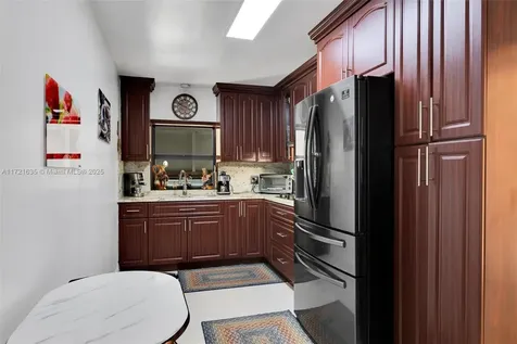 462 E 39th Street Hialeah FL 33013