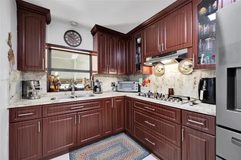 462 E 39th Street Hialeah FL 33013