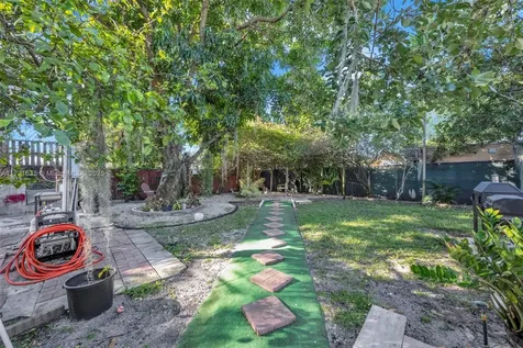 462 E 39th Street Hialeah FL 33013