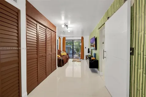 462 E 39th Street Hialeah FL 33013
