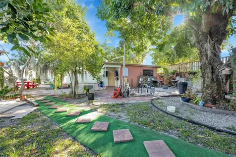 462 E 39th Street Hialeah FL 33013