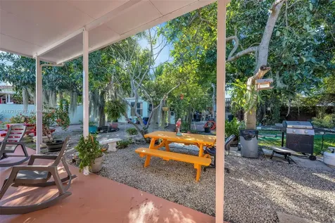 462 E 39th Street Hialeah FL 33013