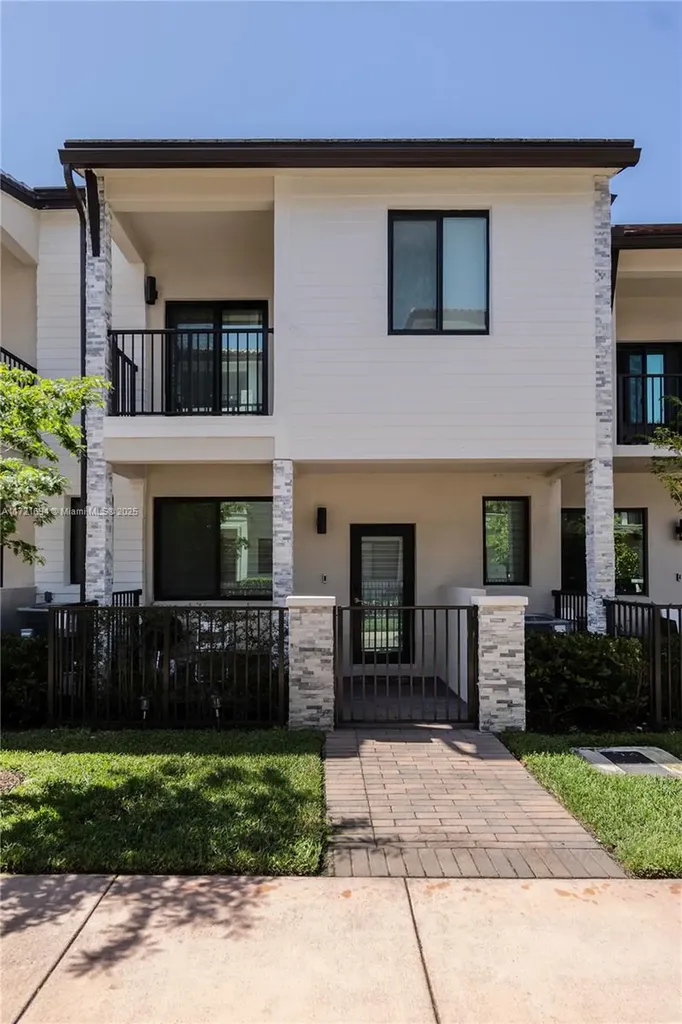 4552 NW 83rd Path Doral FL 33166