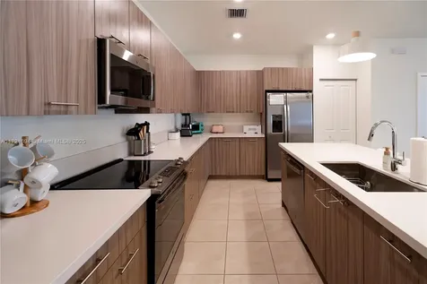 4552 NW 83rd Path Doral FL 33166