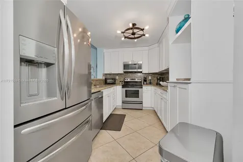 9826 Leeward Avenue Key Largo FL 33037
