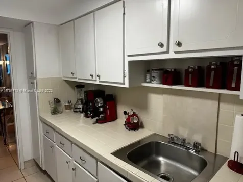 5401 Collins Avenue Miami Beach FL 33140
