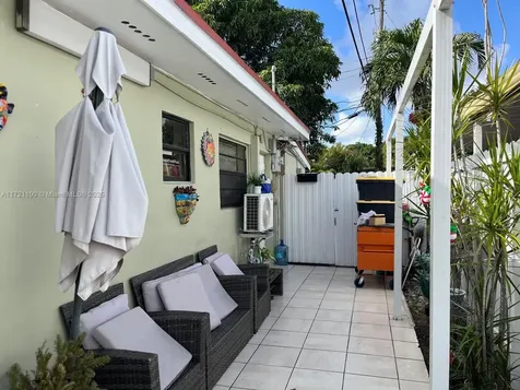 6760 W 6th Court Hialeah FL 33012