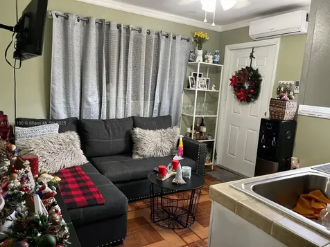 6760 W 6th Court Hialeah FL 33012