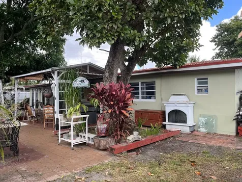 6760 W 6th Court Hialeah FL 33012