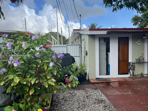 6760 W 6th Court Hialeah FL 33012