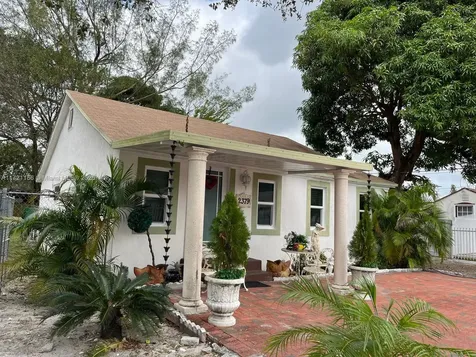 2379 NW 100th Street Miami FL 33147