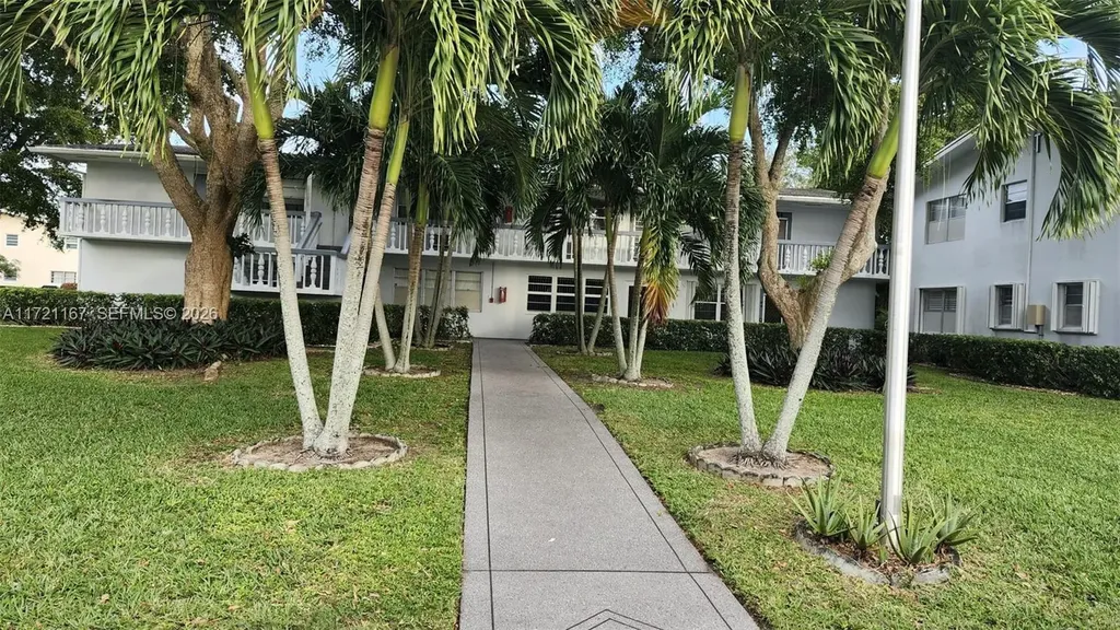 564 Durham T Deerfield Beach FL 33442