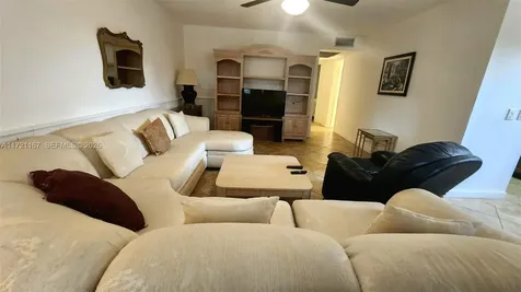 564 Durham T Deerfield Beach FL 33442