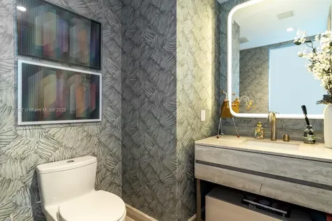 18975 Collins Avenue Sunny Isles Beach FL 33160