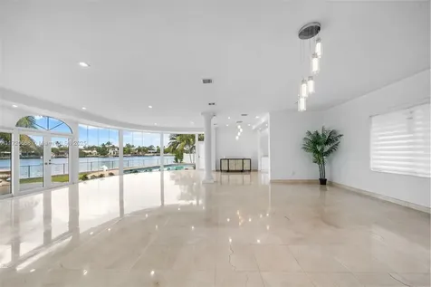 721 W 47th Street Miami Beach FL 33140