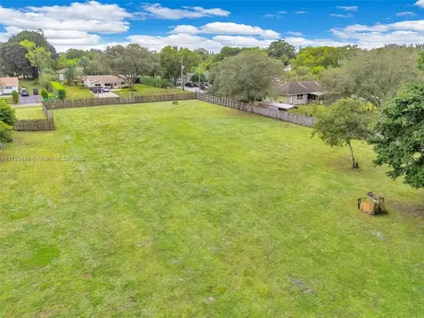 23 SW Street Davie FL 33325