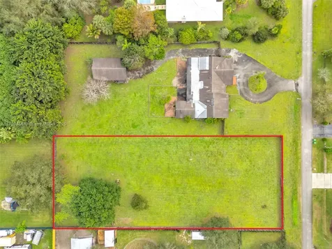23 SW Street Davie FL 33325