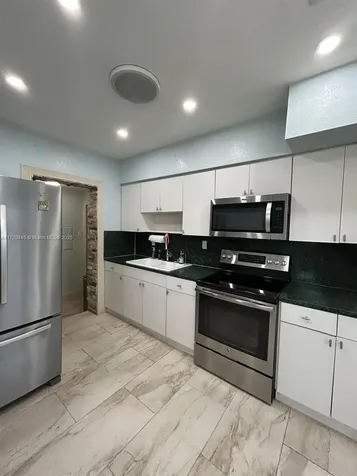 971 E 45th Street Hialeah FL 33013