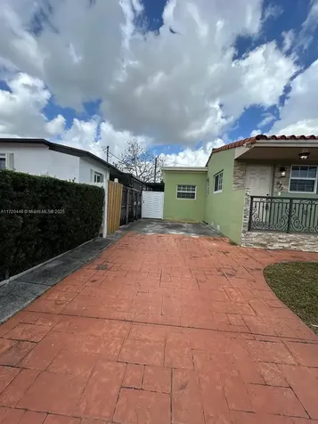 971 E 45th Street Hialeah FL 33013