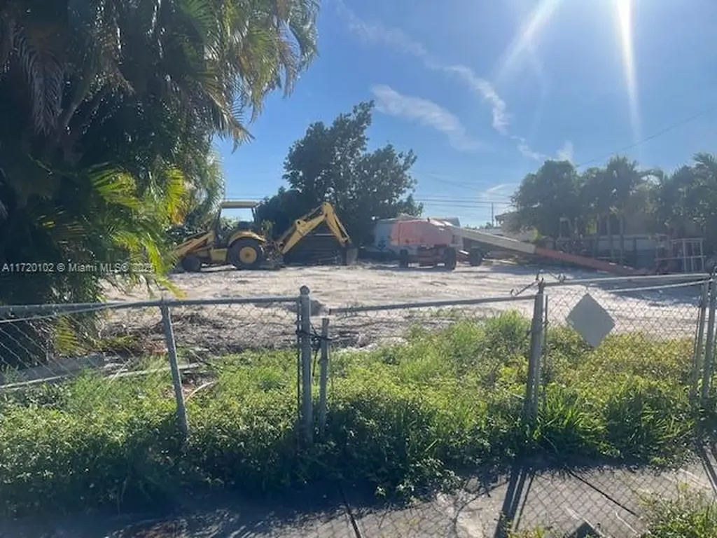1140 W 32nd Street Hialeah FL 33012