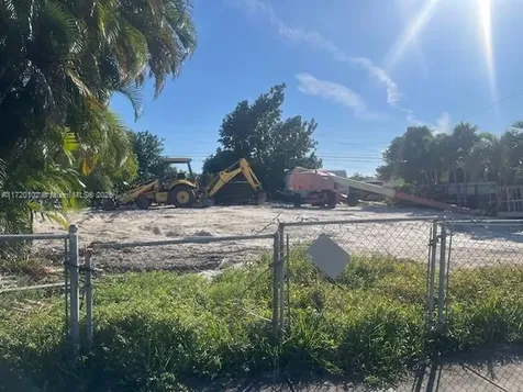 1140 W 32nd Street Hialeah FL 33012