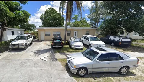 3711 SW 45th Terrace West Park FL 33023