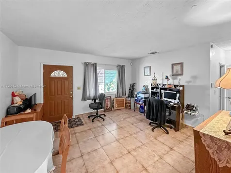 270 NW 118th Street Miami FL 33168