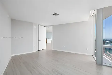 851 NE 1st Avenue Miami FL 33132