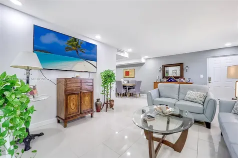 1615 Meridian Avenue Miami Beach FL 33139