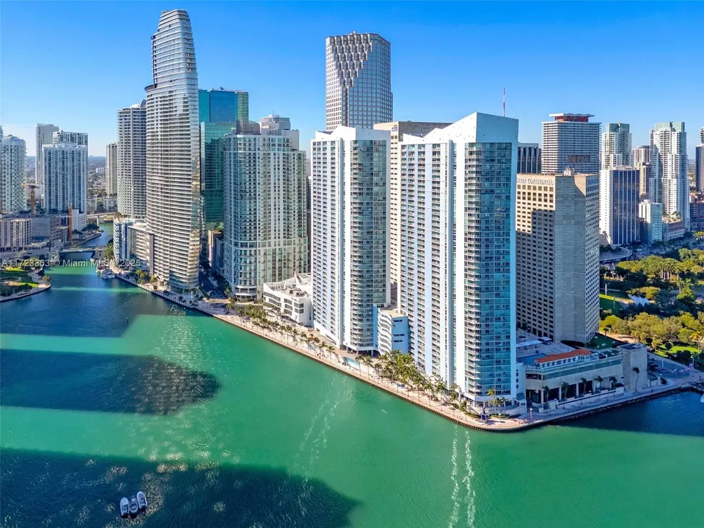 325 S Biscayne Boulevard Miami FL 33131