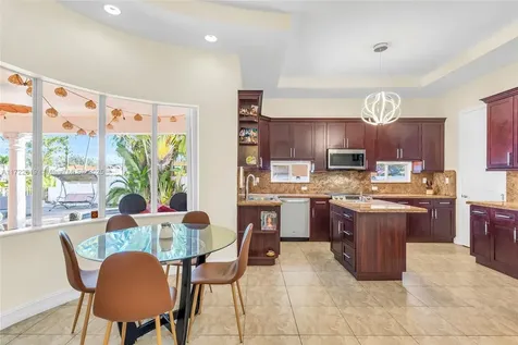 8135 NW 164th Terrace Miami Lakes FL 33016