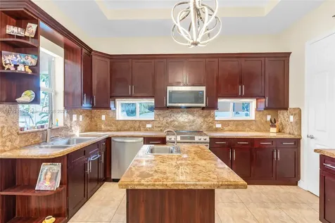 8135 NW 164th Terrace Miami Lakes FL 33016