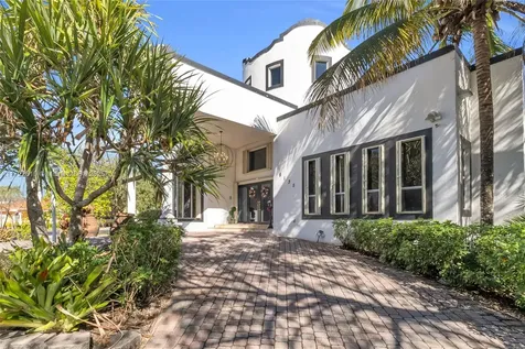 8135 NW 164th Terrace Miami Lakes FL 33016