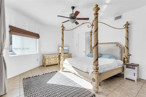 8135 NW 164th Terrace Miami Lakes FL 33016