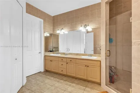 8135 NW 164th Terrace Miami Lakes FL 33016