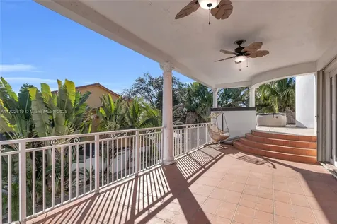 8135 NW 164th Terrace Miami Lakes FL 33016
