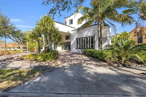 8135 NW 164th Terrace Miami Lakes FL 33016