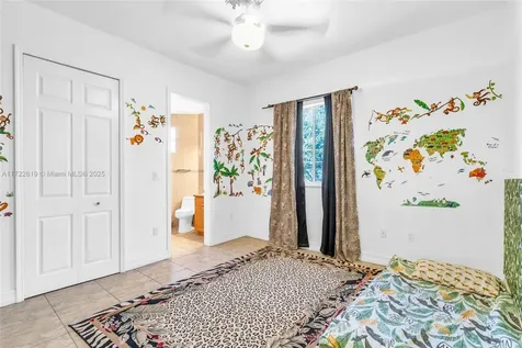 8135 NW 164th Terrace Miami Lakes FL 33016