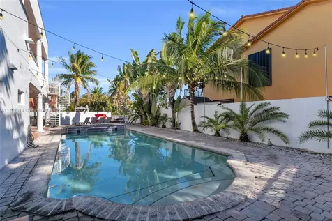 8135 NW 164th Terrace Miami Lakes FL 33016
